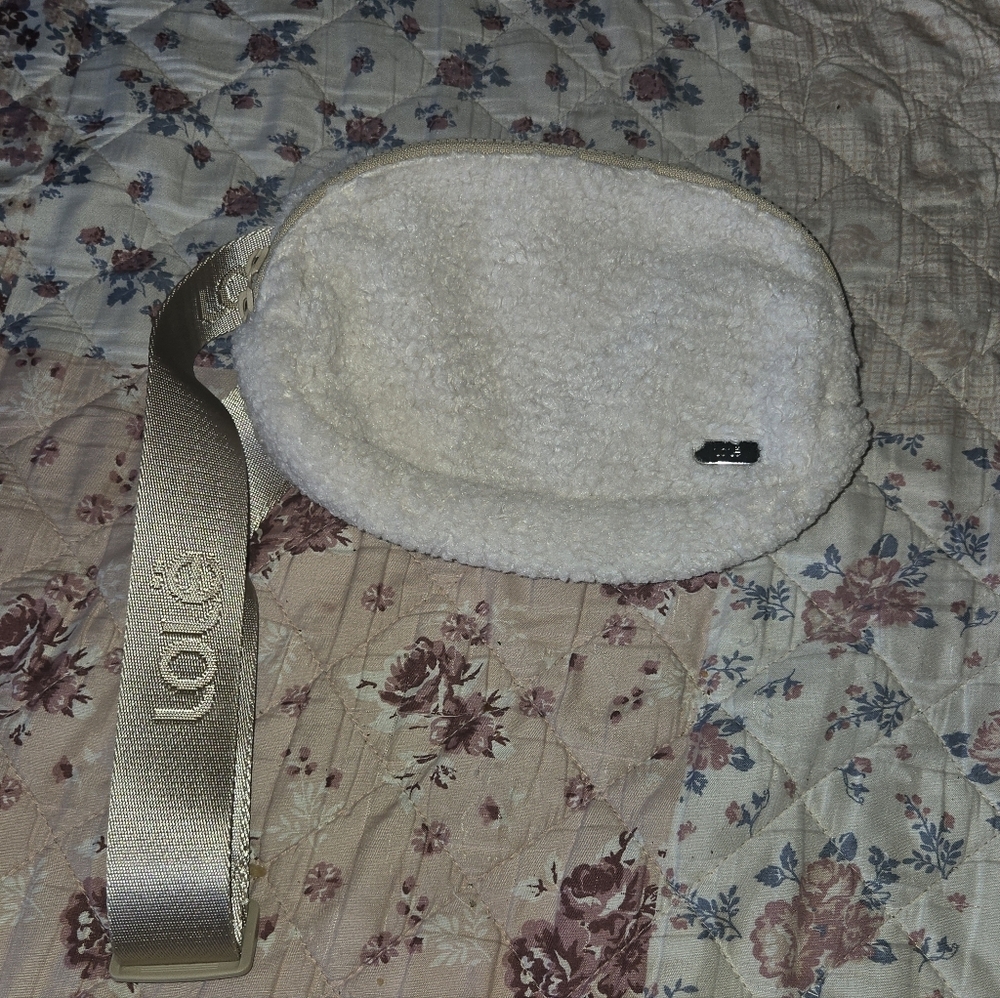 Lole Fleece Belt Bag Cream - Picture 3 of 5